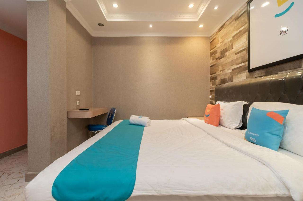 Sans Hotel Beauty Palembang Esterno foto
