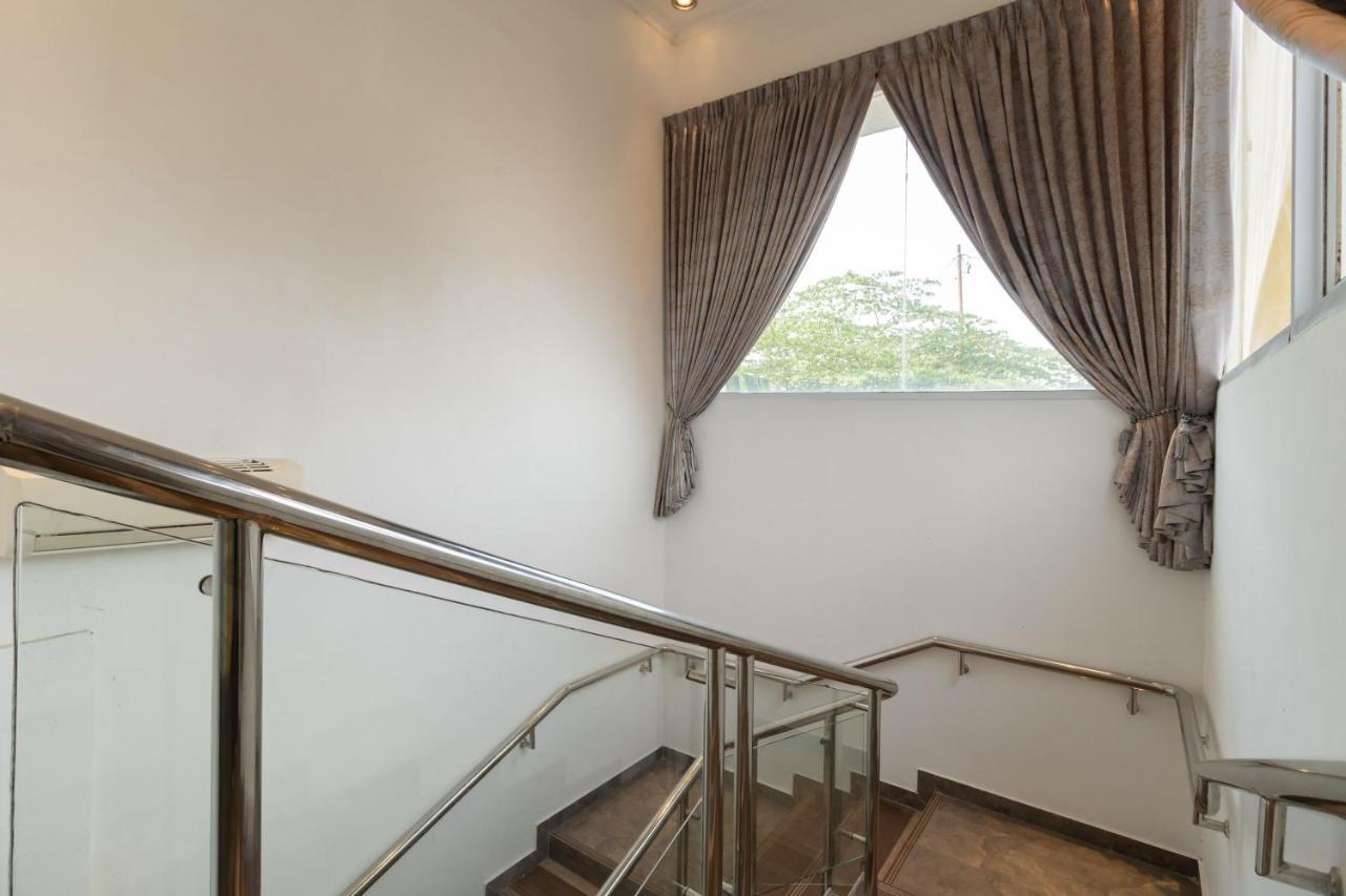 Sans Hotel Beauty Palembang Esterno foto