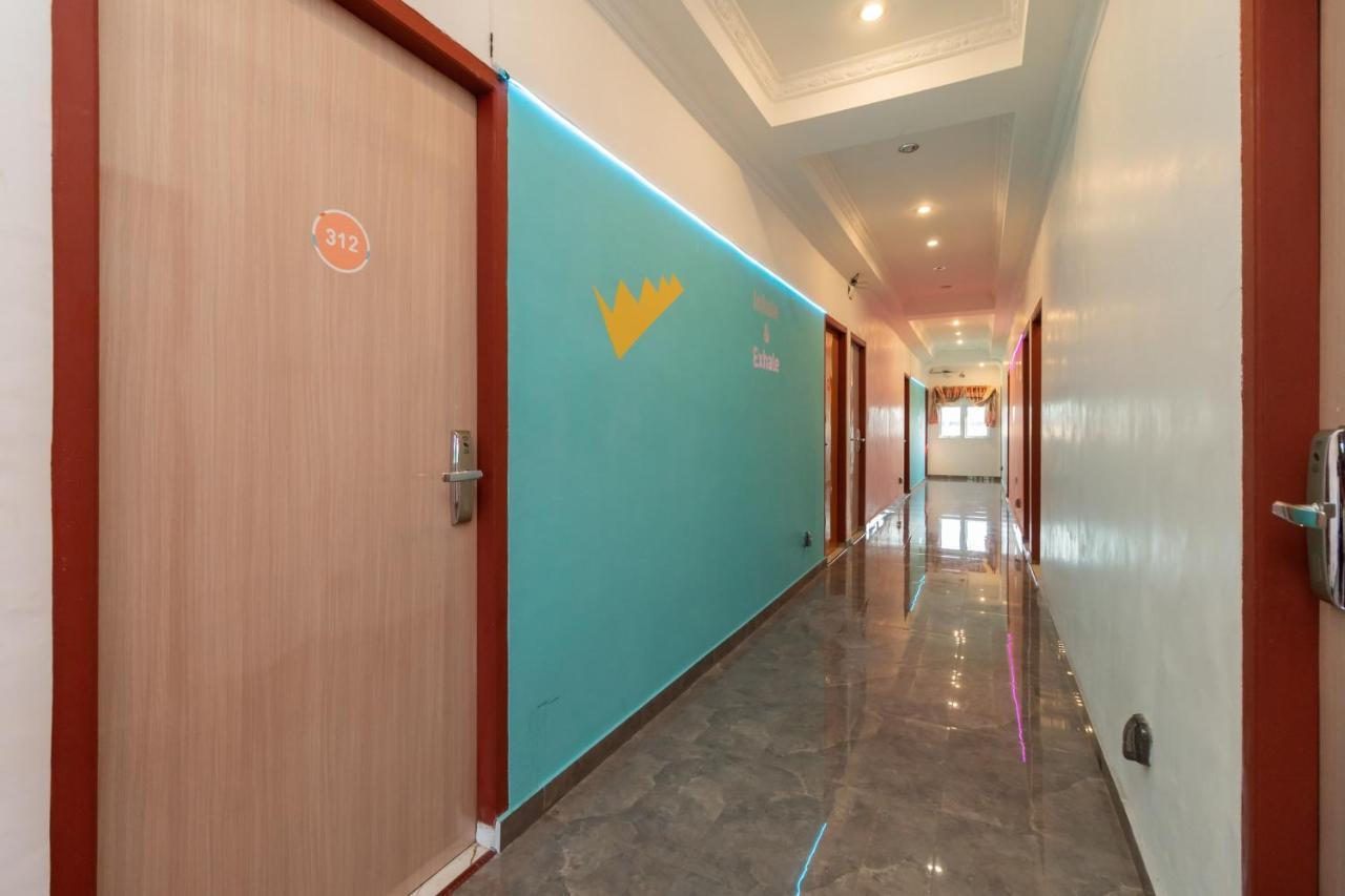 Sans Hotel Beauty Palembang Esterno foto