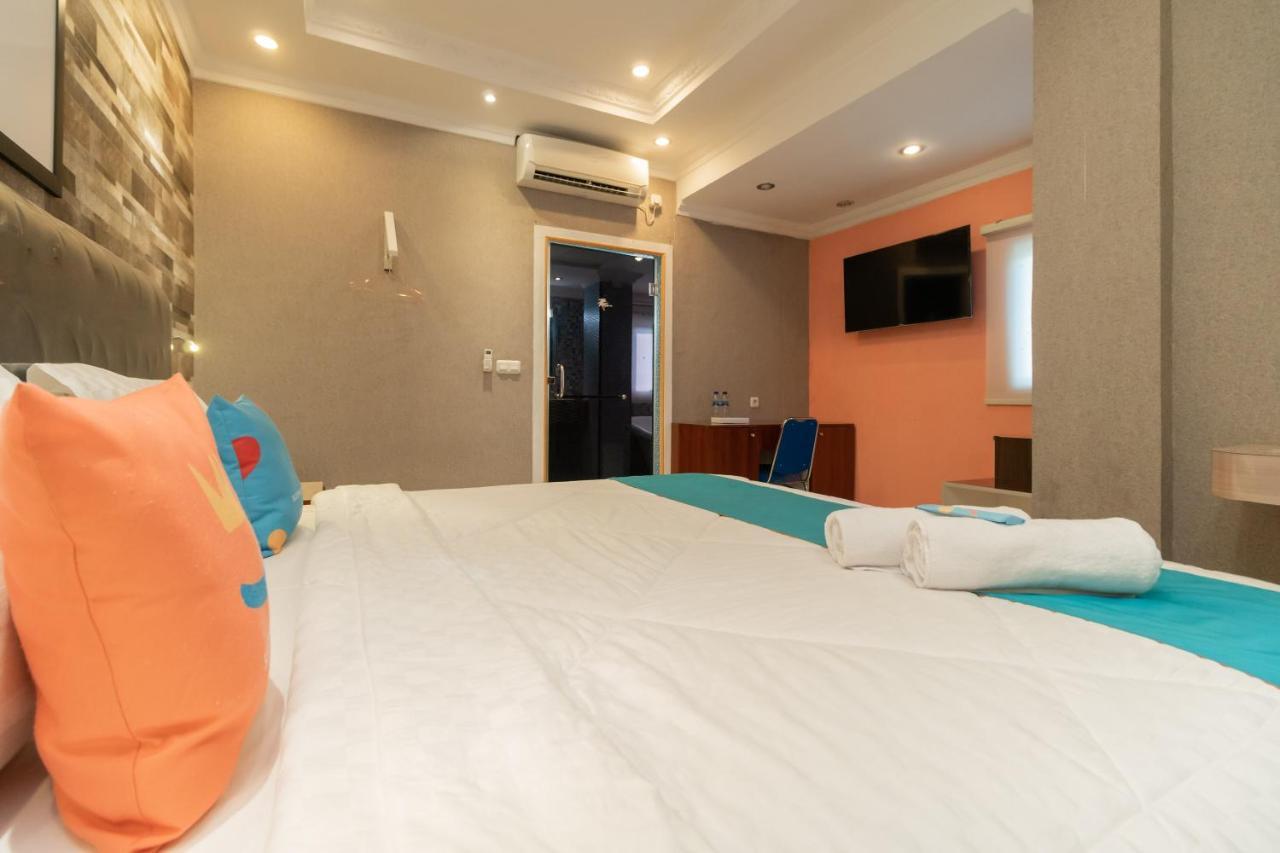 Sans Hotel Beauty Palembang Esterno foto